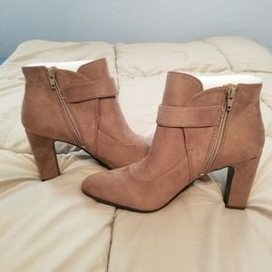 Aerosoles tan faux suede boots, size9